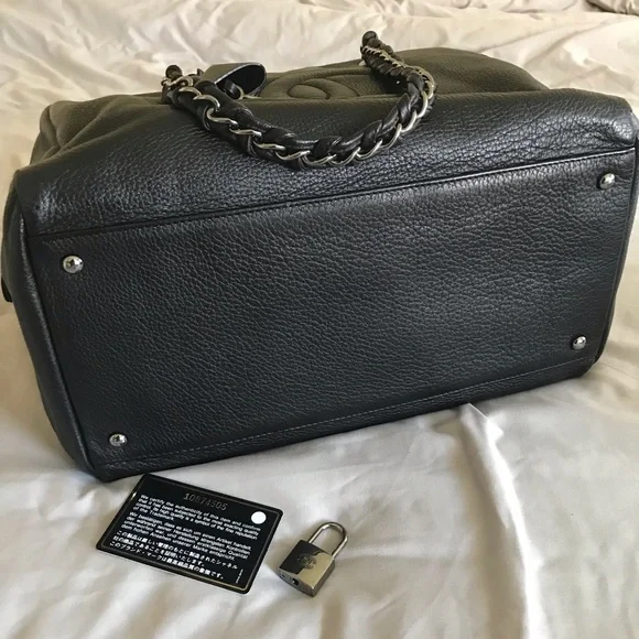 Chanel Deerskin Zipped Tote - Picture 4 of 15